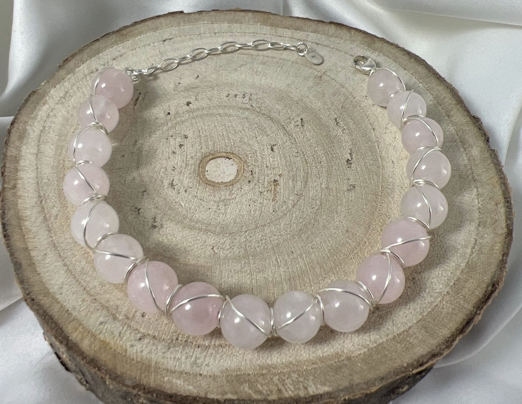 Bracelet Charme Quartz Rose et Perle - Élégance Douce main image 1